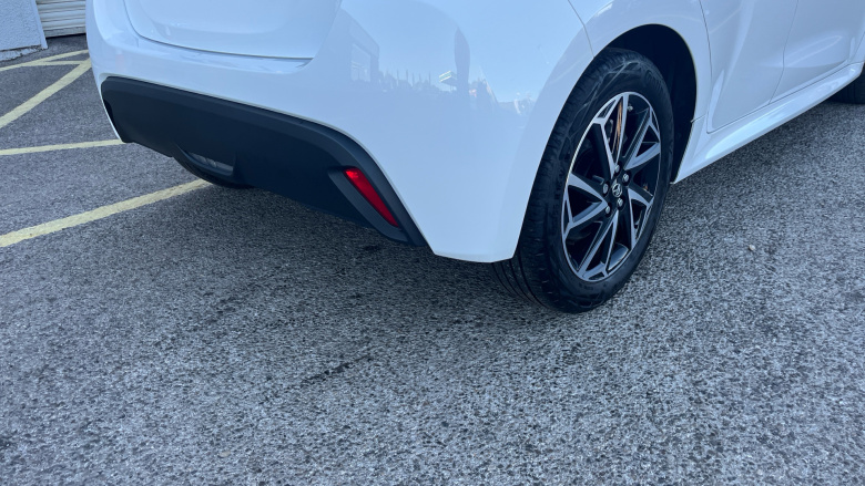 Toyota Yaris 1.5 Hybrid Design 5dr CVT Hybrid Hatchback